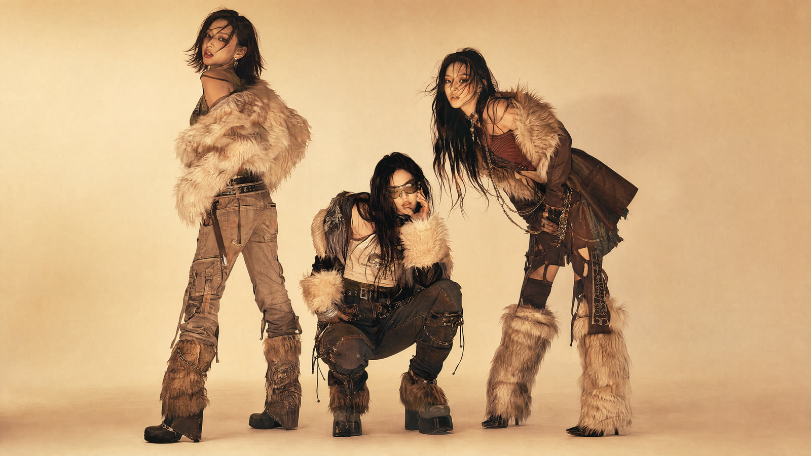 Cyber-grunge fashion group reference